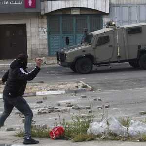 جانب من المواجهات بين الجيش الإسرائيلي وفلسطينيين في نابلس.