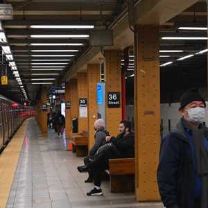 إطلاق النار داخل إحدى عربات المترو أسفر عن عدد من الإصابات.