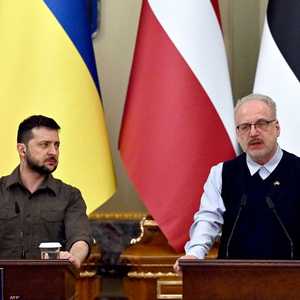 رئيس بولندا مع نظيره الأوكراني في كييف.