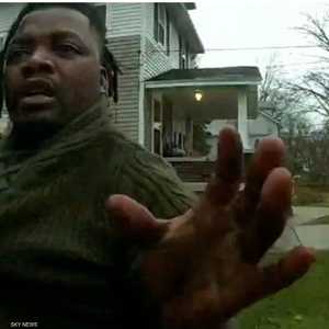 لحظات قبل مقتل باتريك على أيدي شرطي أميركي.