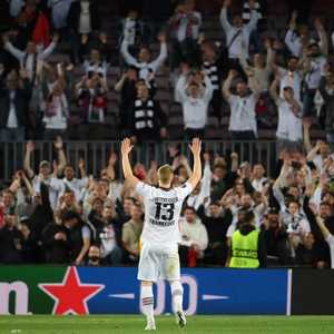 لاعب فرانكفورت أمام جماهير ألمانية حاشدة في كامب نو