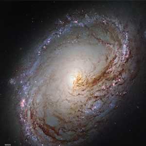 تقع مجرة "ميسييه 96" ضمن كوكبة الأسد