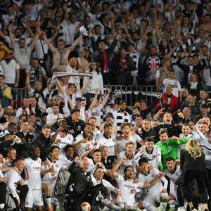 نحو 30 ألف مشجع لأينترخت احتشدوا في كامب نو