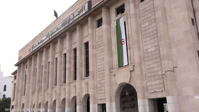 القضاء الجزائري يوجه تهما لـ19 نائبا في البرلمان