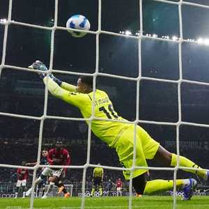 هدف مارتينيز الأول في المباراة