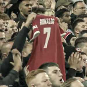 تضامن مشجعي ليفربول مع رونالدو بعد وفاة ابنه