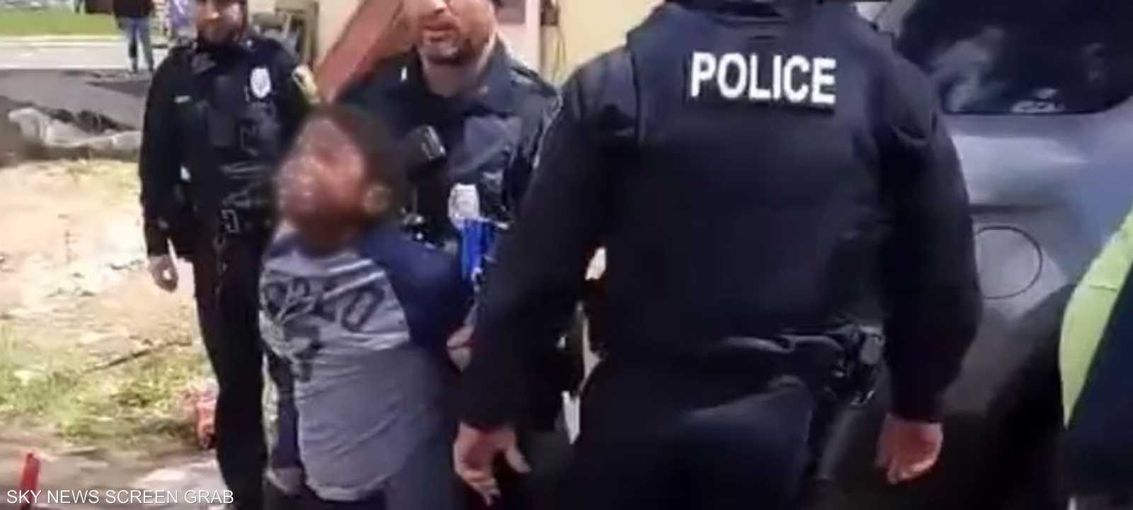 الطفل يبلغ من العمر 8 أعوام