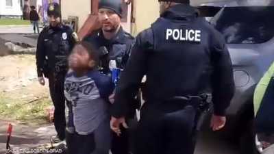 شرطة نيويورك تحقق بتوقيف طفل أسود لسرقته كيس رقائق بطاطا