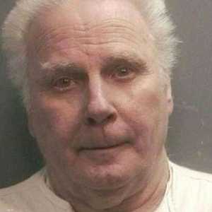 كارل بونتيون أعدم بحقنة قاتلة