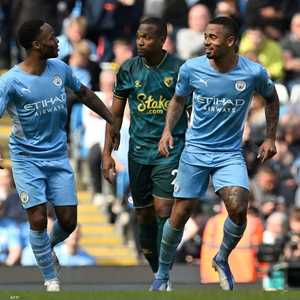 جيسوس (يمين) نجم اللقاء