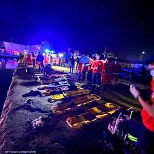 فرق الإنقاذ تمكنت مع انتشال العشرات وهناك عدد من المفقودين.