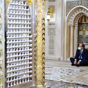 السيسي داخل مسجد الحسين بعد الترميمات