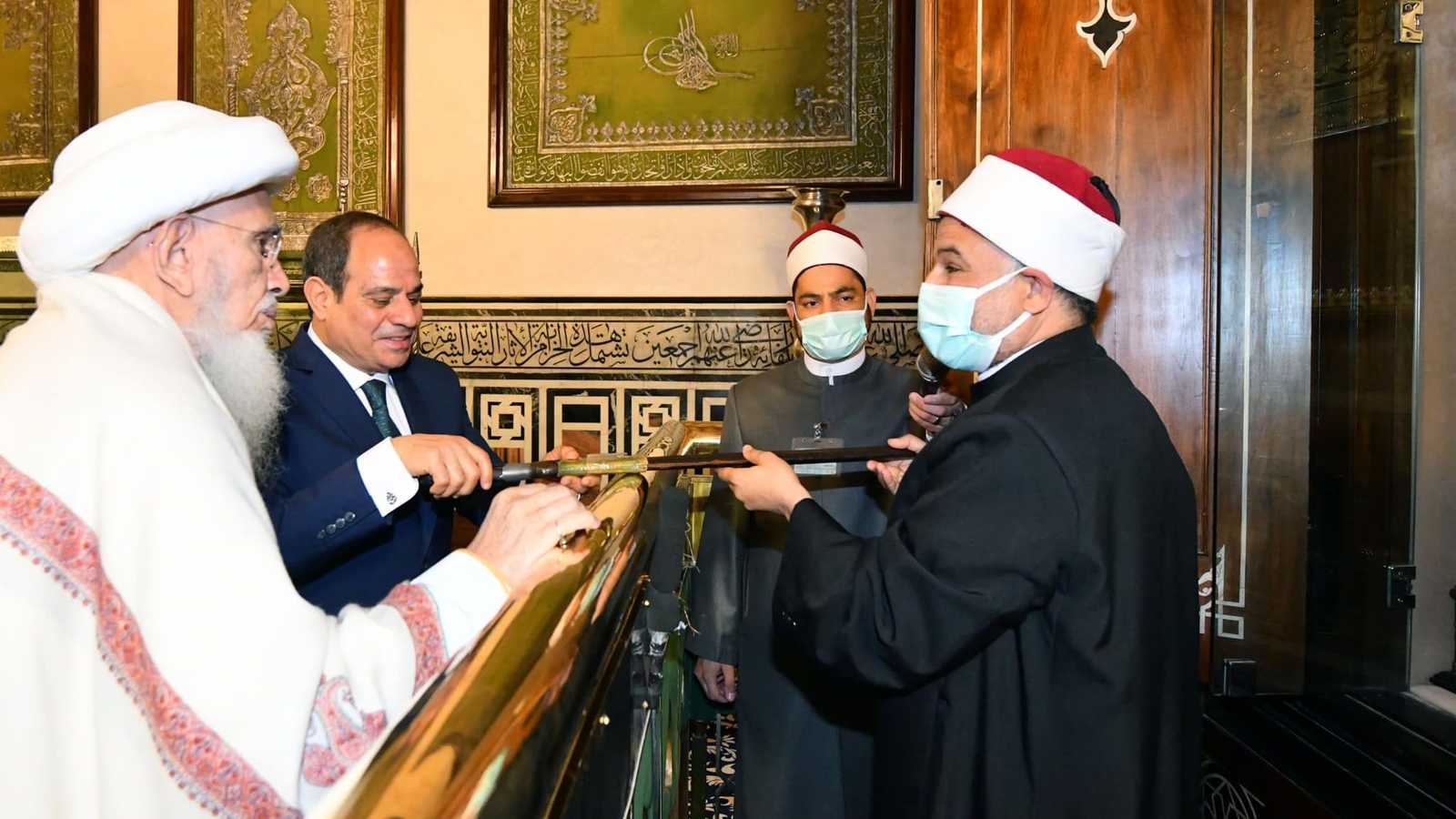 السيسي يتفقد المرافق الجديدة