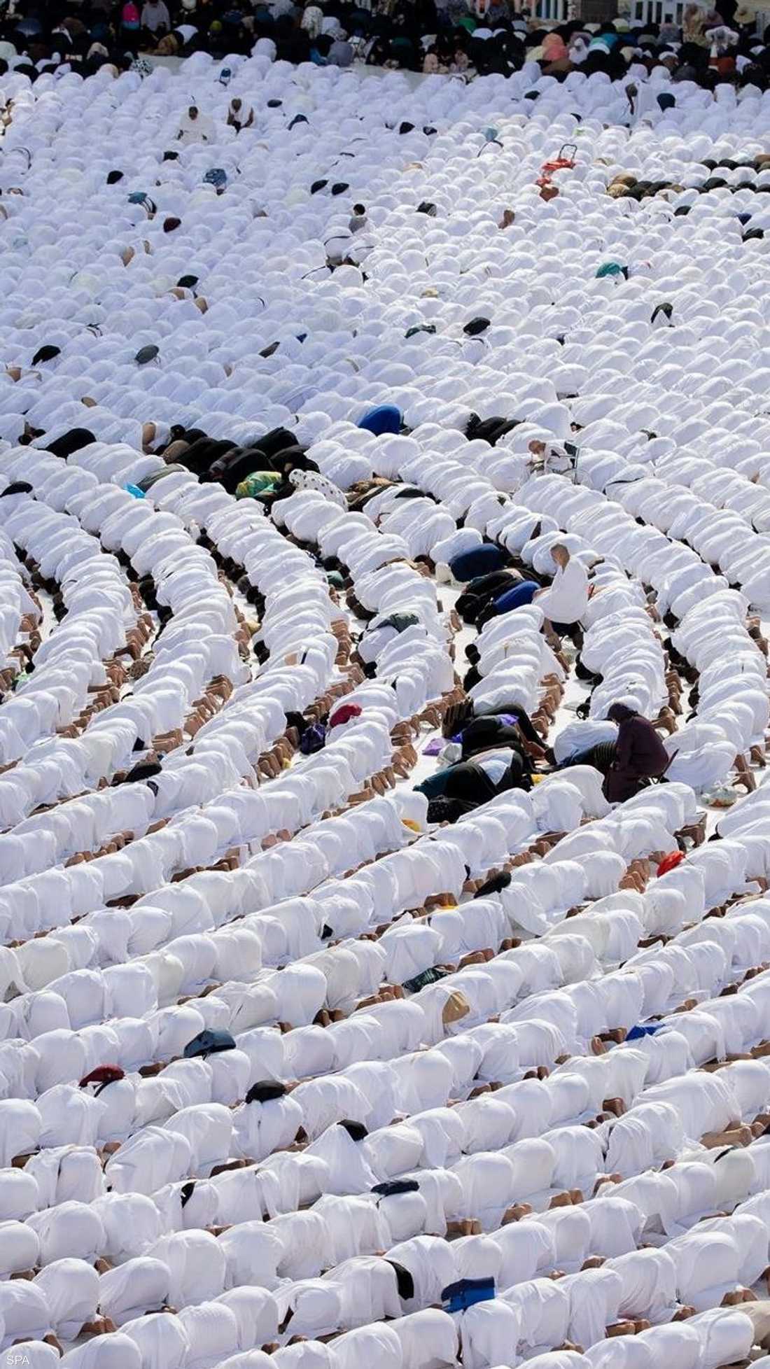 شهد المسجد الحرام في مكة المكرمة، خلال اليوم الـ27 من شهر رمضان، توافد أعداد كبيرة من المعتمرين والمصلين.