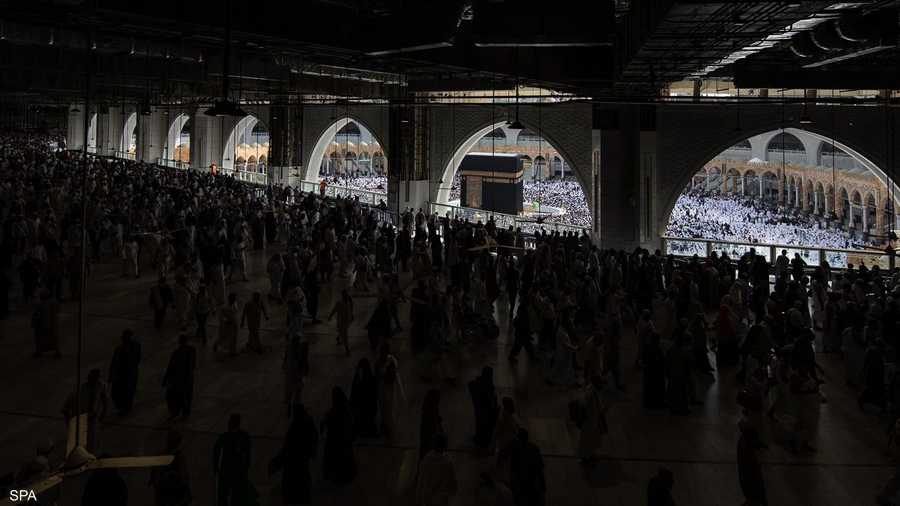 أجواء روحانية في أروقة وأدوار وأسطح وساحات المسجد الحرام