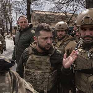 زيلينسكي يحرص على الظهور كثيرا في شوارع كييف