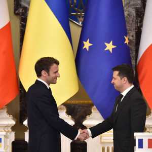 ماكرون وزيلينسكي تحدثا هاتفيا السبت