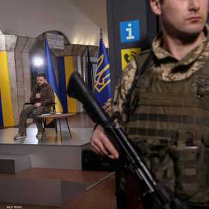 زيلينسكي التقى الصحفي داخل مخبأ في كييف