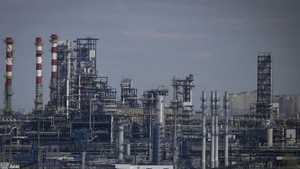 ارتفعت أسعار النفط بعد دعوة لحظر واردات النفط الروسي
