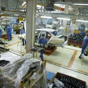 أحد مصانع السيارات في طهران. (أرشيفية)