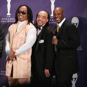 مغني الراب القاتل - الثاني من اليمين