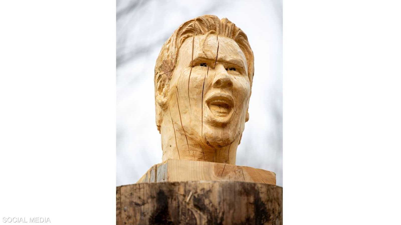 تمثال هالاند الجديد