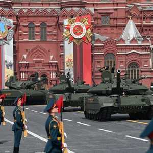 دبابات روسية خلال احتفالات عيد النصر