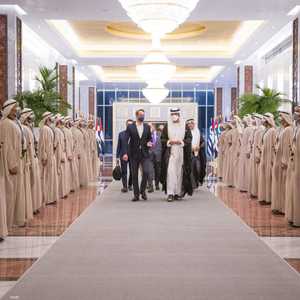 وزير الصناعة الإماراتي يستقبل رئيس وزراء اليونان