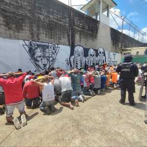 أوقفت شرطة إكوادور عشرات السجناء بعد أحداث الشغب