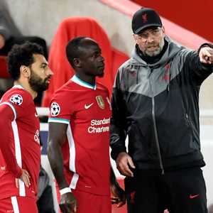 مشجعو ماني يطالبون بمساواته بصلاح