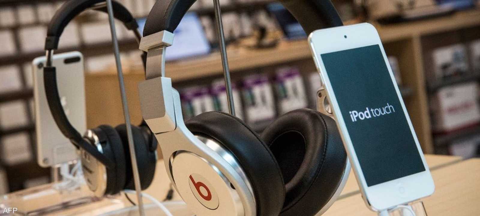 الآيبود نزل إلى الأسواق أول مرة في عام 2001.
