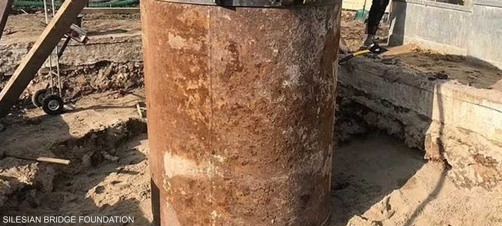 يُعتَقد أن العلبة لوحدها تحتوي على أربعة أطنان من كنوز الحرب