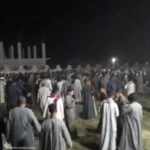 تجمهر الأهالي أمام منزل المستريح للحصول على أموالهم