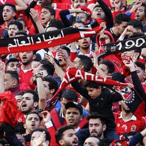 مشجعون للأهلي المصري خلال إحدى المباريات - أرشيف.