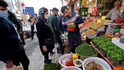 بشكل مفاجئ.. إيران ترفع أسعار المواد الغذائية 300 بالمئة