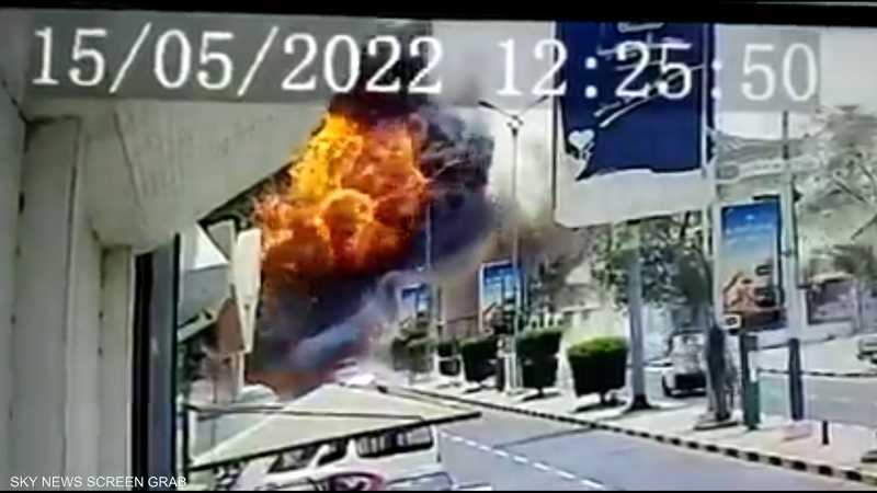 فيديو يوثق لحظة انفجار ضخم في عدن