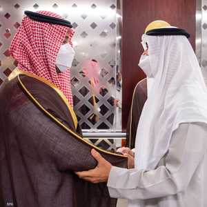 ولي العهد السعودي يقدم واجب العزاء في وفاة الشيخ خليفة