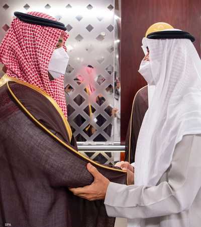 ولي العهد السعودي يقدم واجب العزاء في وفاة الشيخ خليفة