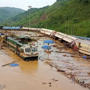 الفيضنات أغرقت 1500 قرية وأدت إلى فرار نصف مليون هندي