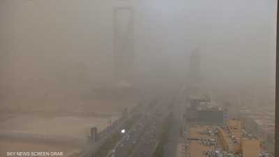 عاصفة ترابية تجتاح الرياض