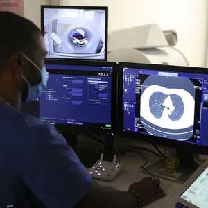 أرشيفية..تجربة سريرية لعلاج شخص مصاب بالسرطان