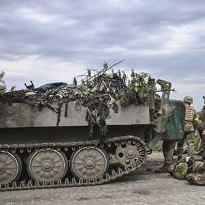 جنود أوكرانيون على جبهة القتال في دونباس.