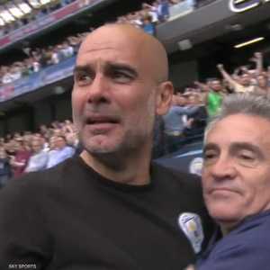 غوارديولا يذرف الدموع