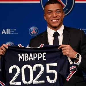 مبابي مدد عقده مع سان جرمان حتى 2025