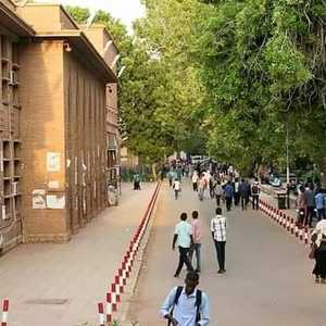 استأنفت الدراسة الجامعية في السودان