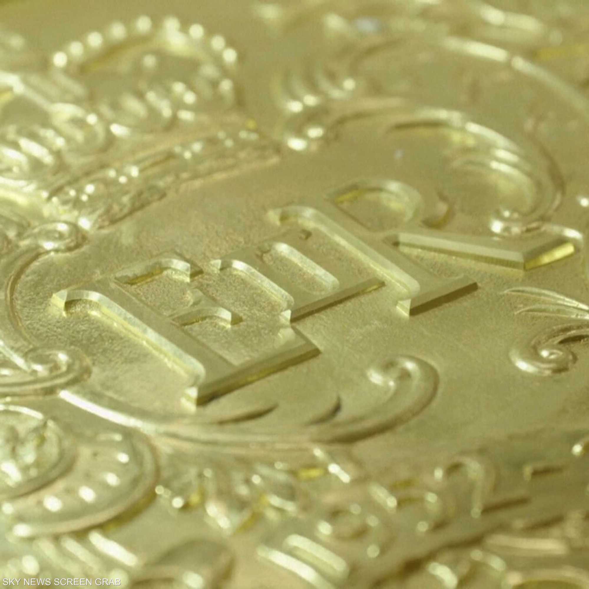 عملة ذهبية ضخمة احتفالا باليوبيل البلاتيني للملكة إليزابيث