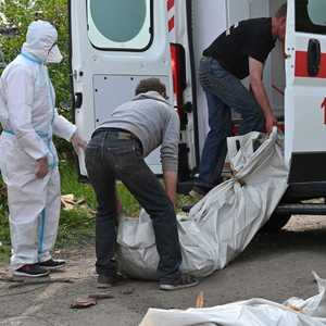 أوكرانيا تجمع جثث الجنود الروس