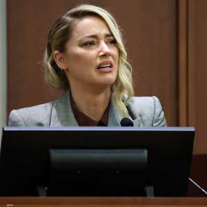 آمبر هيرد تختتم شهادتها وتغالب الدموع