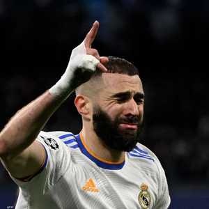 بنزيما والضمادة الشهيرة