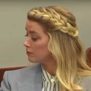 تسريحة آمبر هيرد خلال اليوم الأخير من المحاكمة